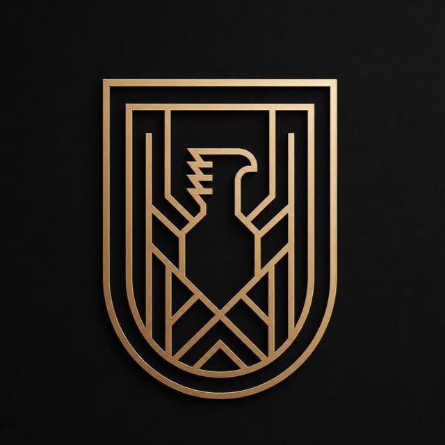 Símbolo dourado da Neves & Rolim Advocacia